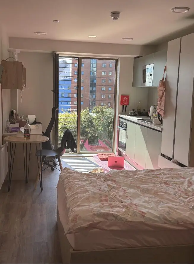 利茲大學26fall，出一間studio，帶洗衣機～