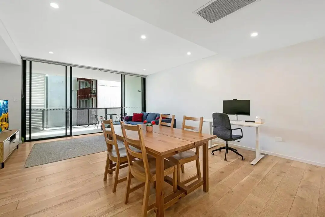 雪梨轉租1b1b，交通方便