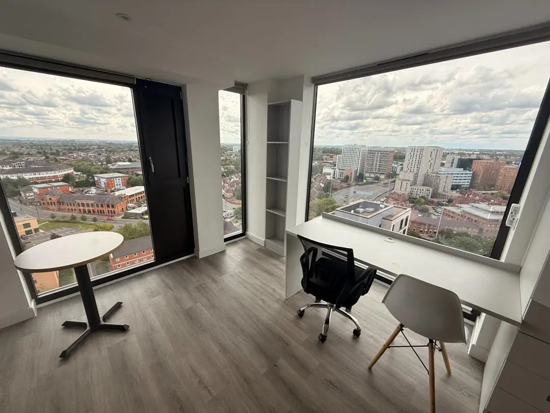 華威大學打算回去啦，三窗studio求接帶院子