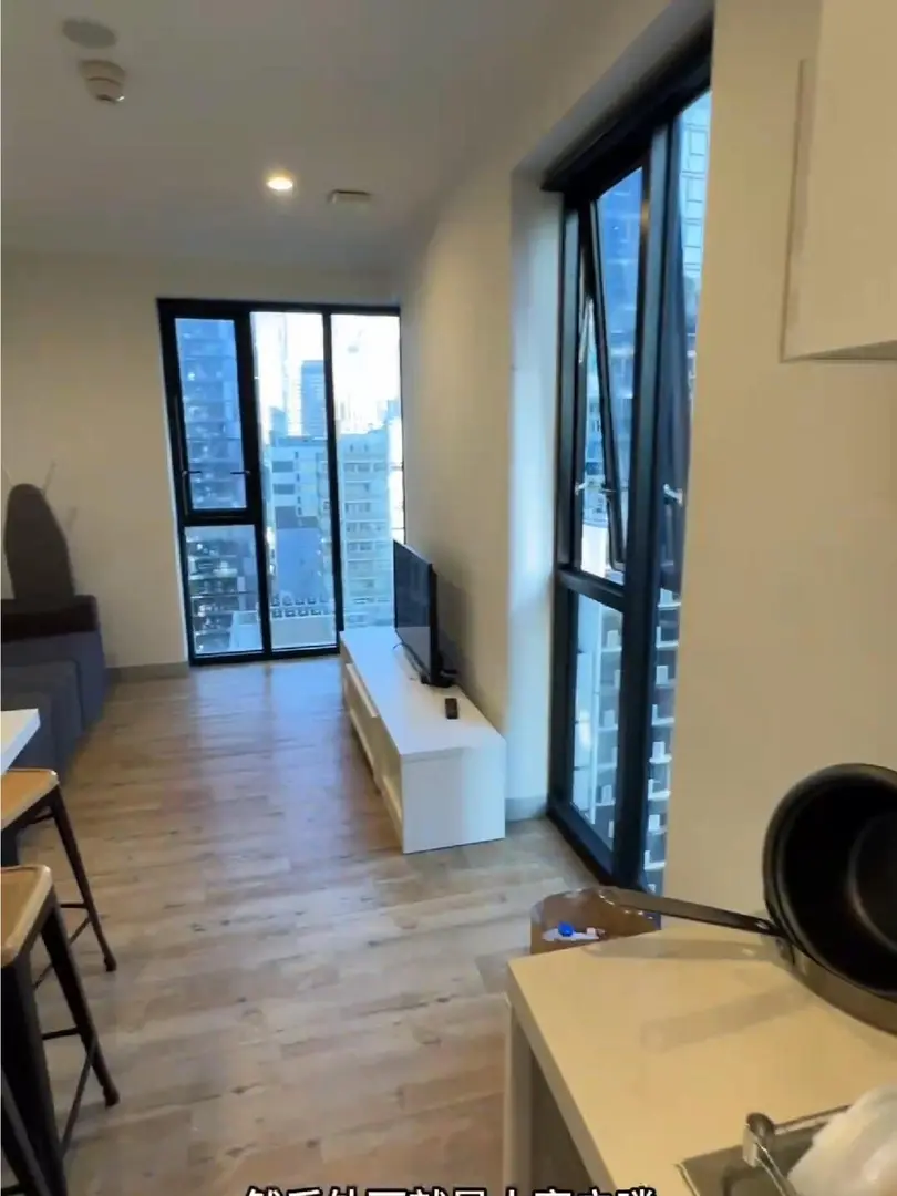 墨爾本4xx急找室友，包水電網 步行墨大