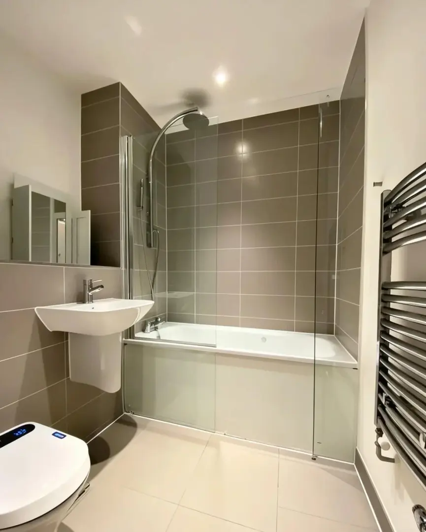 ucl大學旁包bill的1b1b，可雙人入住哦～