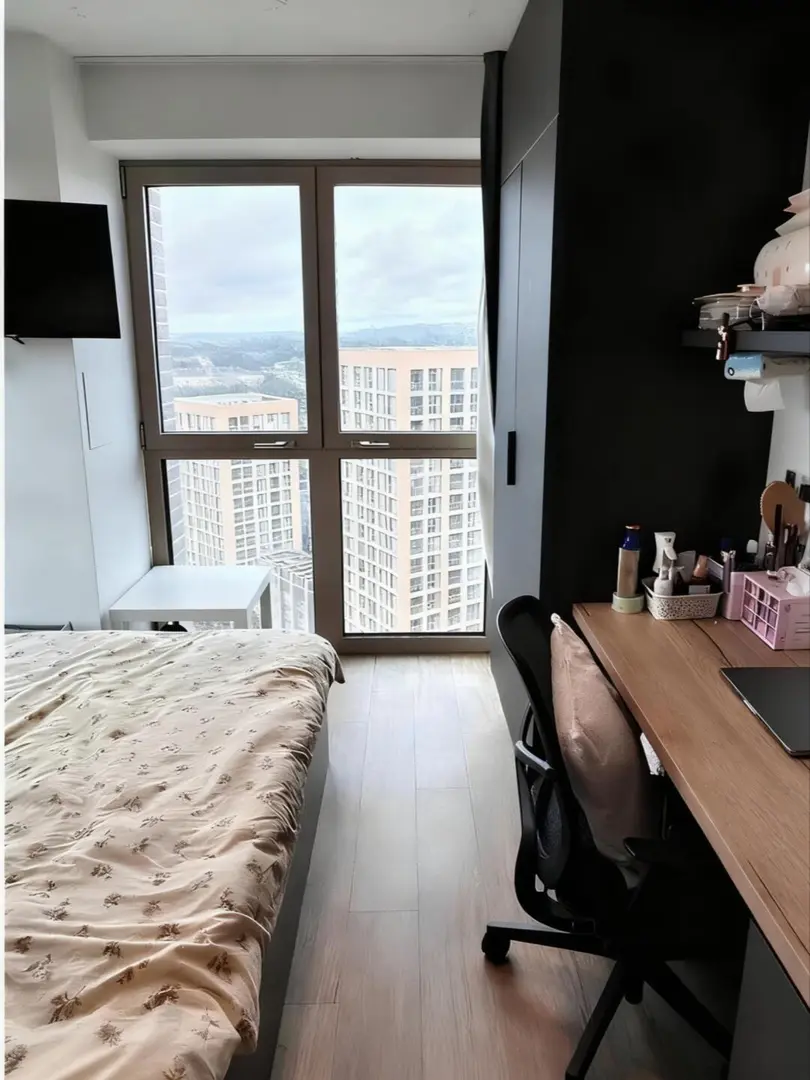 走路到UAL的獨衛大落地窗studio誰不心動?