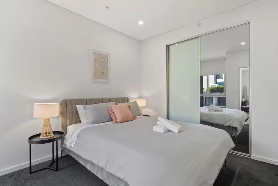 Mascot高層2b2b，轉租。可11月住