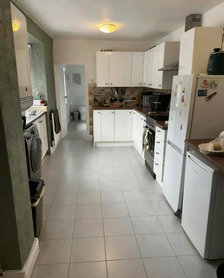 家裡有事要回家，轉一個UCL附近的1b1b