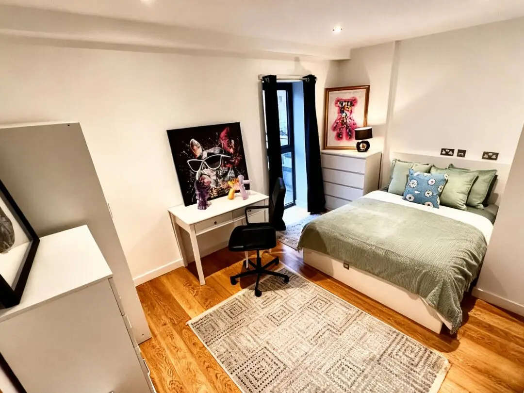 倫敦現代溫馨3xx公寓，通勤生活雙便利 ！