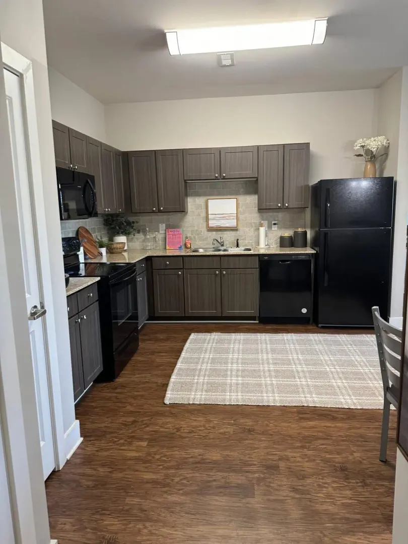 急轉倫敦2b2b一人300pw，帶家具可短租～