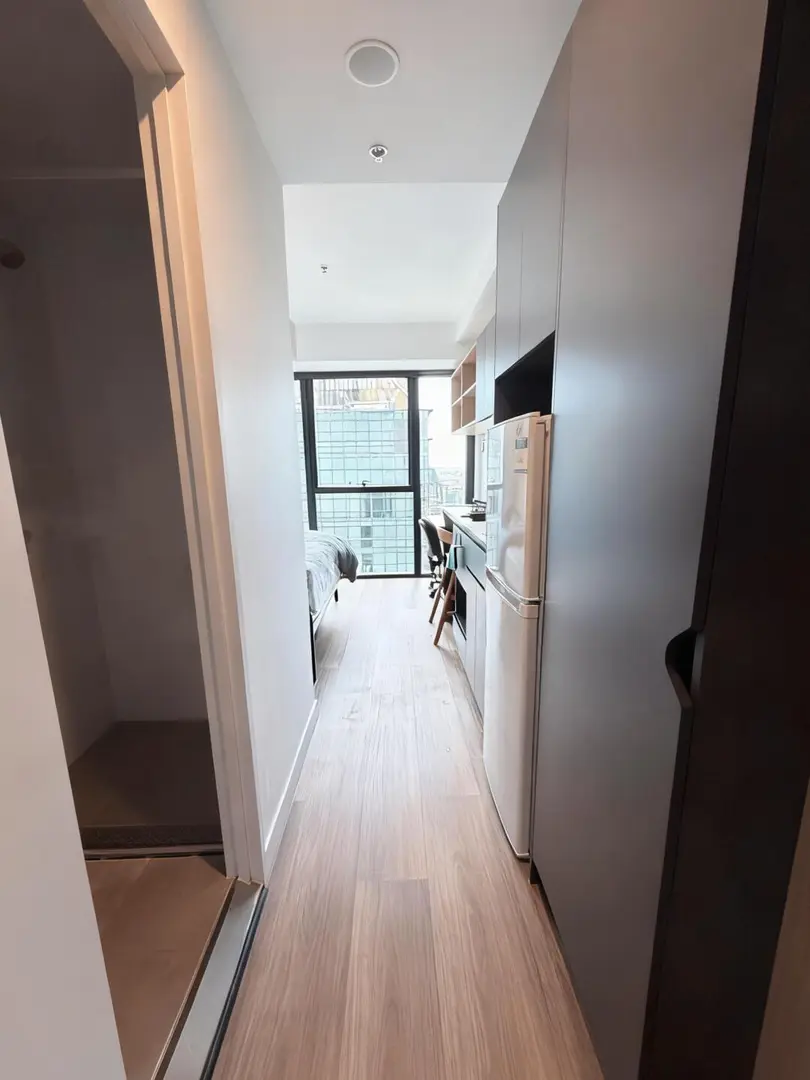 墨爾本studio，走路上學包bill還帶落地窗！