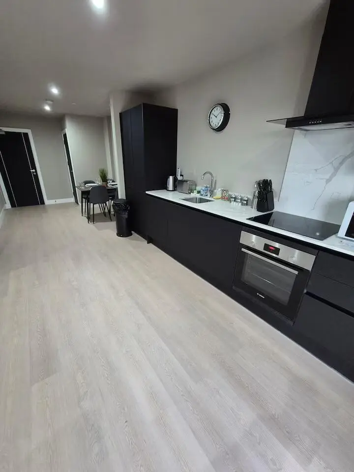 伯明罕2b2b找室友有陽台，採光很好（女生）