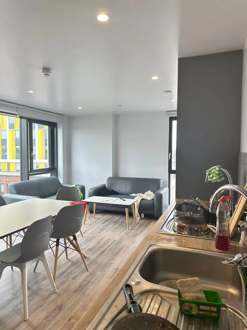 華威大學打算回去啦,這個2b1b求接免水電