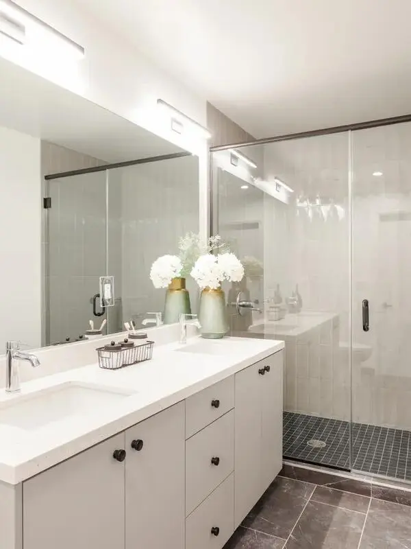 洛杉磯｜別再住那站都站不開的小屋了