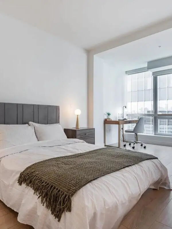 洛杉磯｜別再住那站都站不開的小屋了