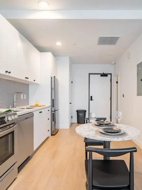 洛杉磯｜別再住那站都站不開的小屋了