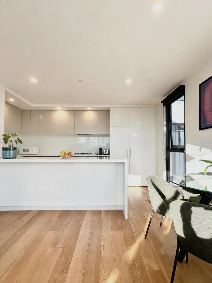 墨爾本1b1b帶露台｜近墨大