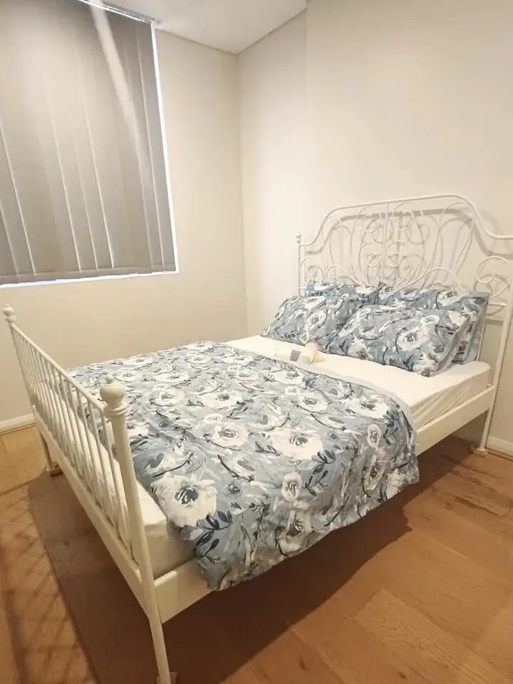 雪梨Burwood 2b2b ，短租來！