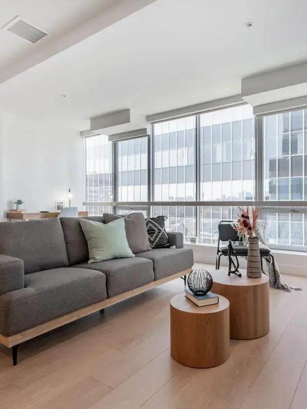 洛杉磯｜別再住那站都站不開的小屋了