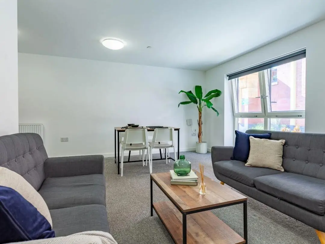 在諾丁漢住的離學校近的1b1b,真是太…