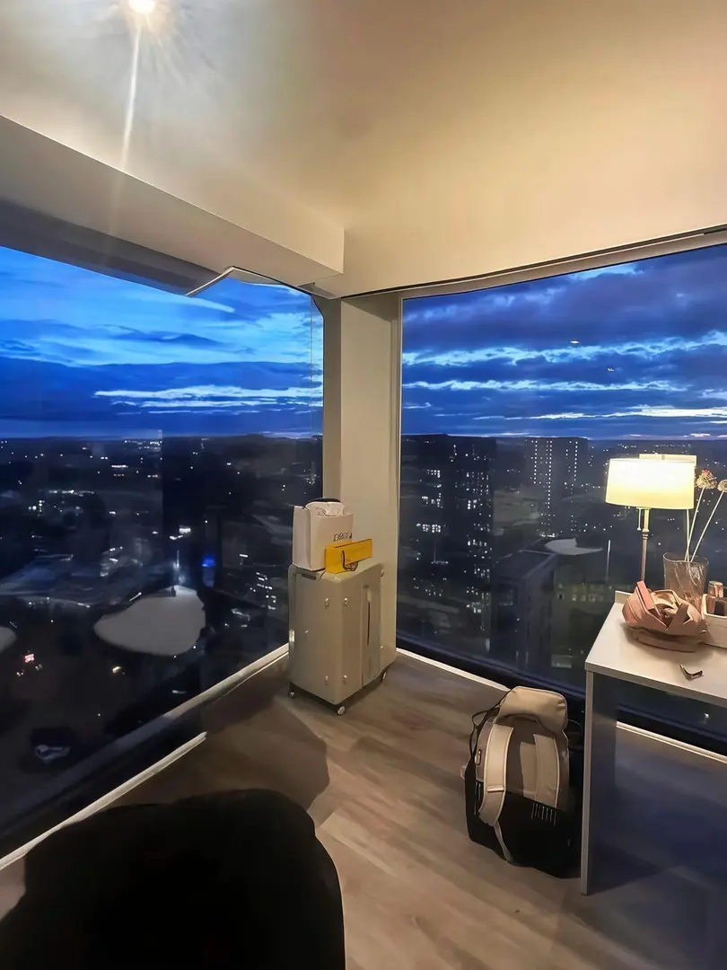 利茲出一間拐角雙窗studio～