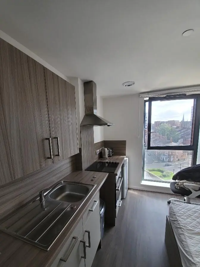 謝菲網紅公寓｜包bill獨衛帶家具