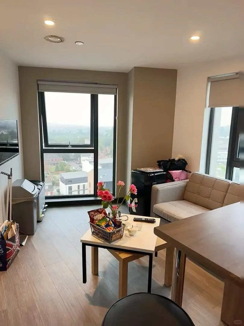 華威大面積studio低價轉,帶洗衣機