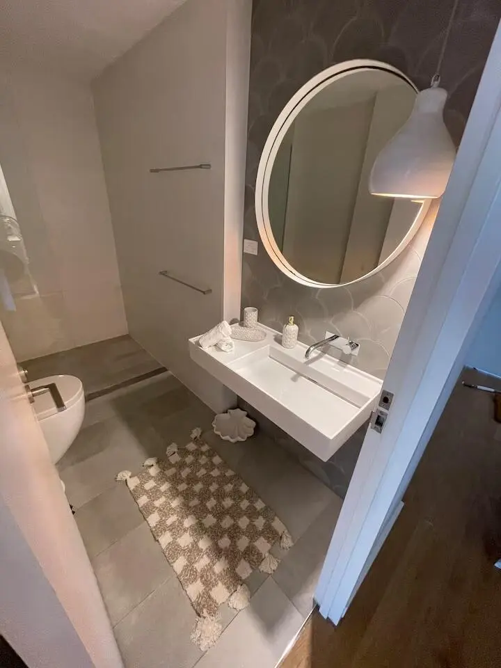 阿德萊德幫爸媽轉租1b1b｜包bill（帶陽台）