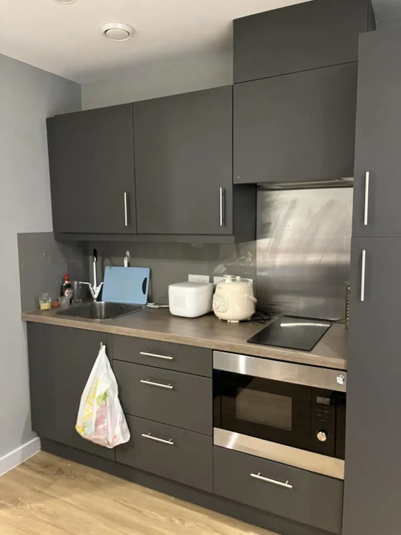 格拉斯哥➗拐角落地窗studio，🚶到格大