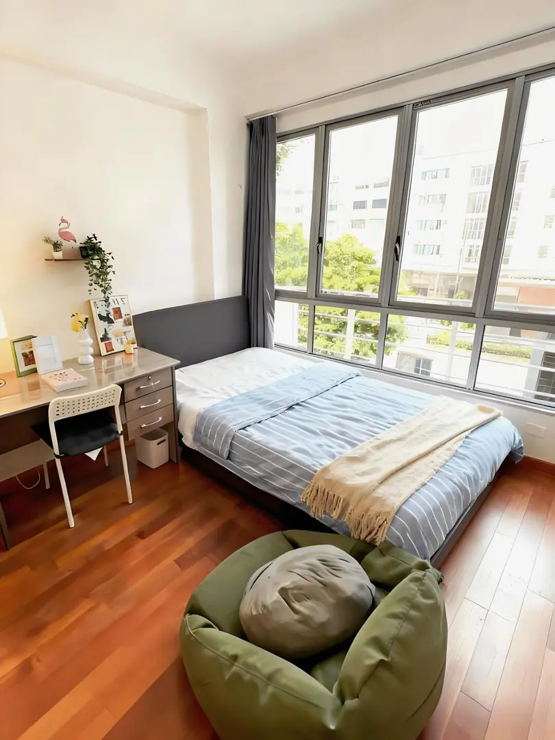 🇸🇬新加坡石龍崗➗普通房，包家具！