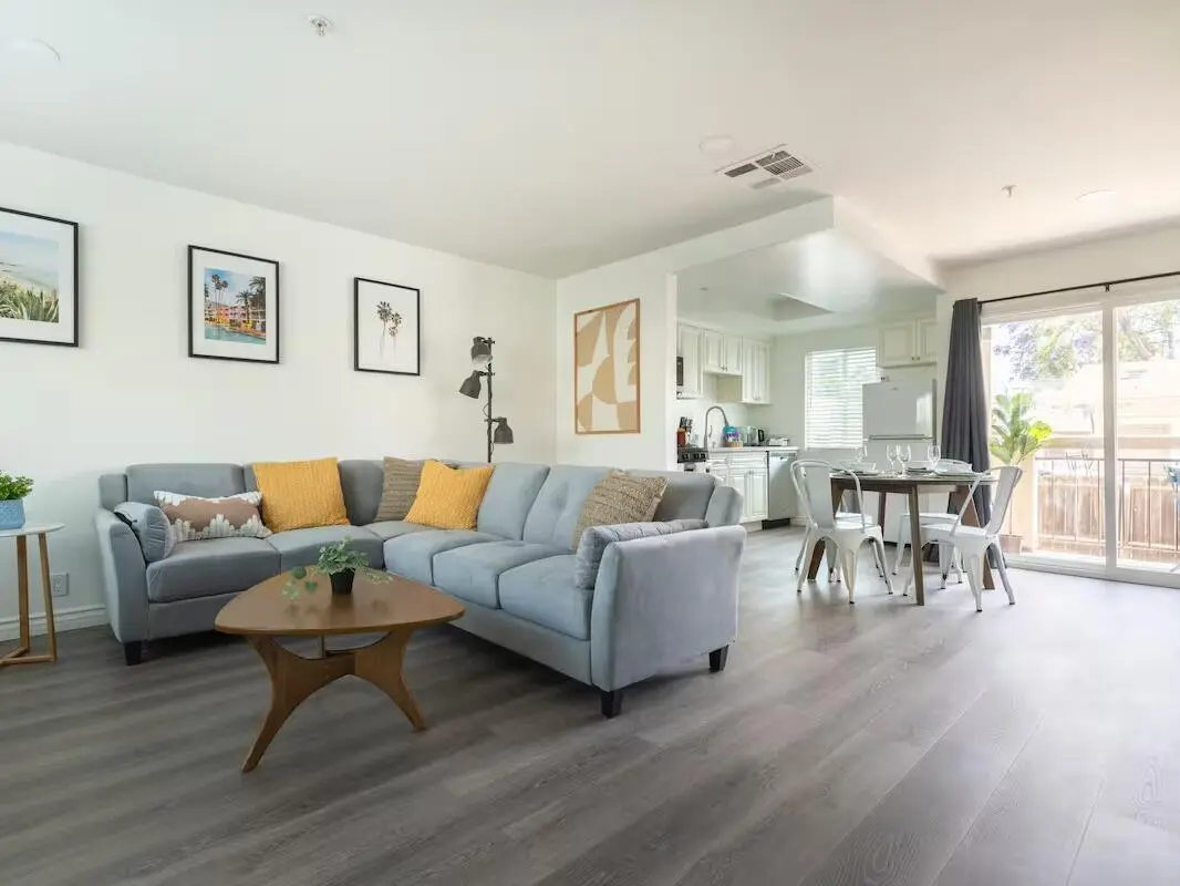 幫爸媽轉usyd旁的2b2b～近期可住