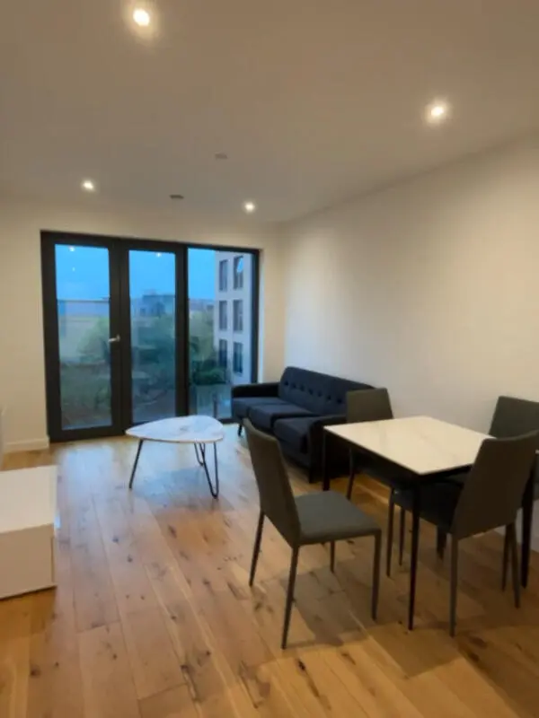 伯明罕🇬🇧大落地窗2b2b急找室友～