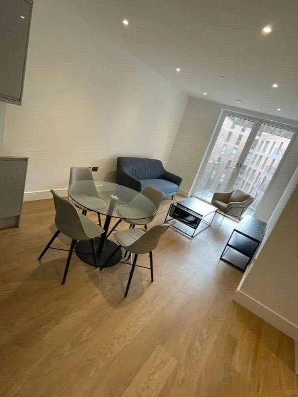 伯明罕大學2b2b帶陽台包bill還帶洗衣機啊