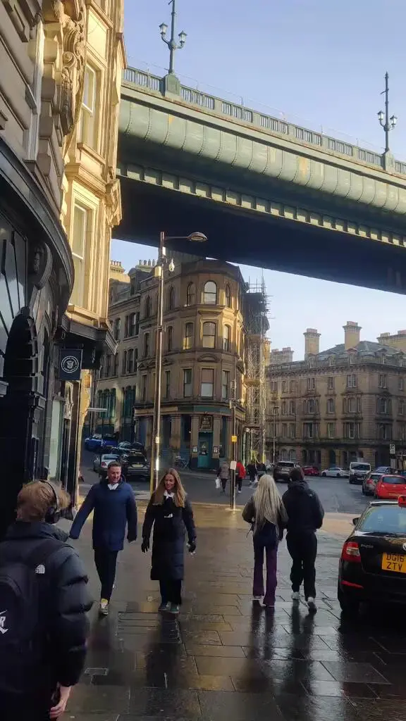 🇬🇧纽卡斯尔泰恩桥下面的样子～