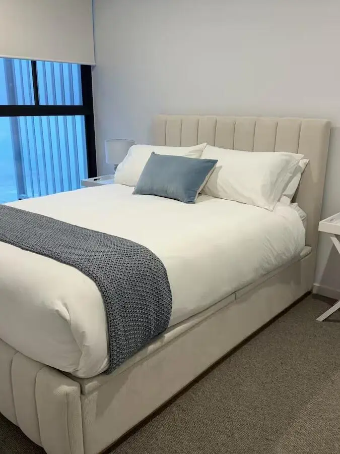 Melbourne个人转租1b1b，有阳台～