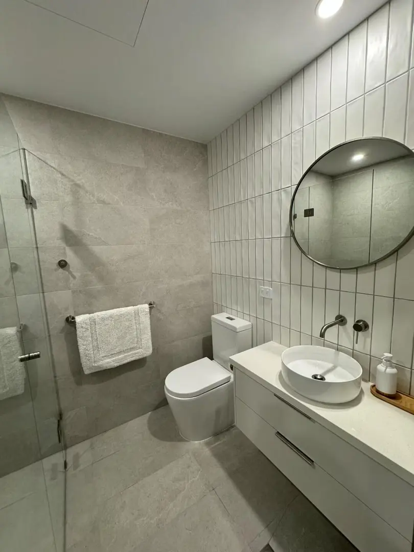 Melbourne个人转租1b1b，有阳台～