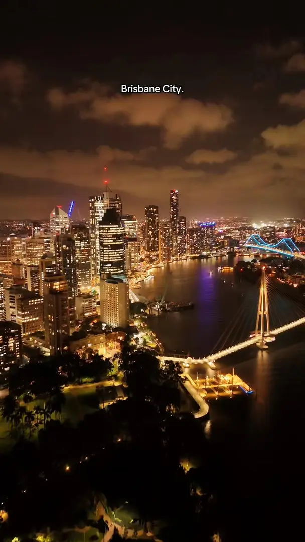 晚上的布里斯班更美丽了！