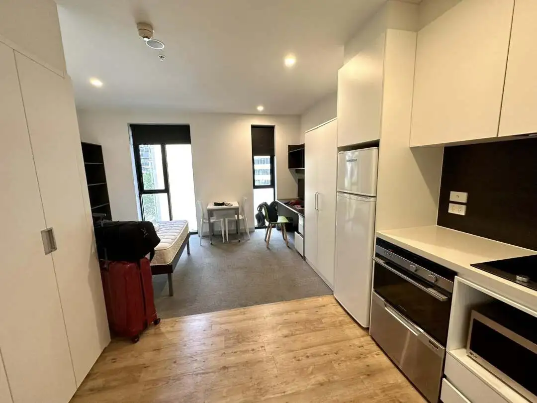 墨尔本大studio不住了，一月底和对象回国了