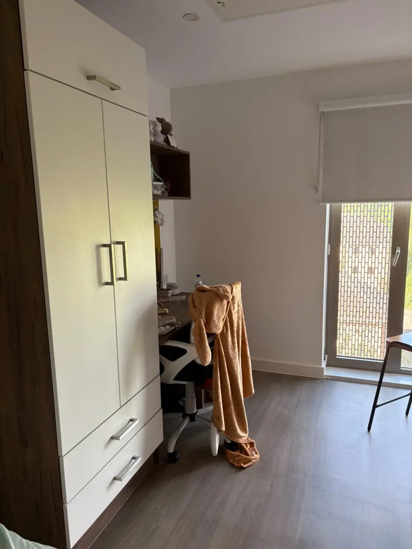 布里斯托急出studio｜2xx还有落地窗