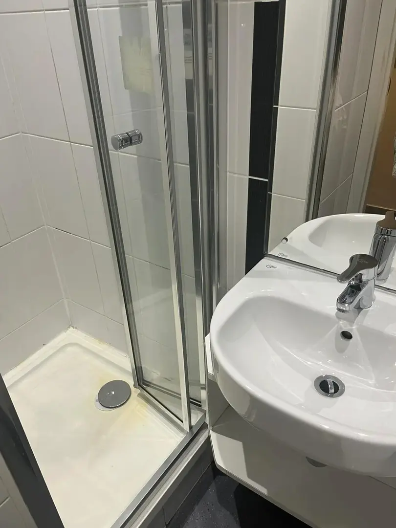 26fall曼大，校門口studio包bill還帶洗衣機