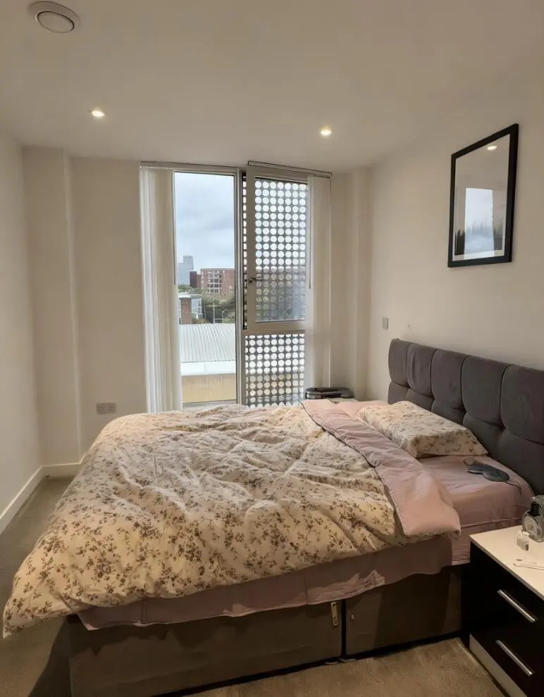 我很滿意我住的這個公寓，走路5分鐘到曼大