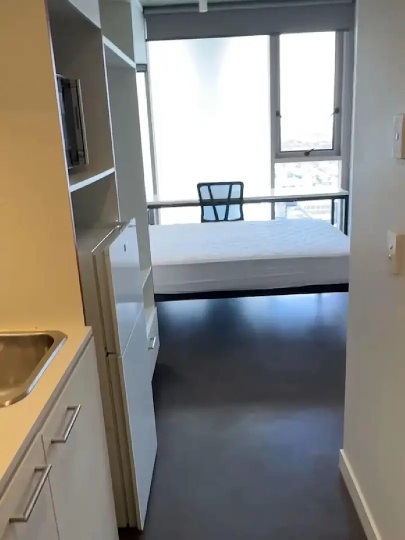 布里斯班出studio，找个26s1的友友接手～