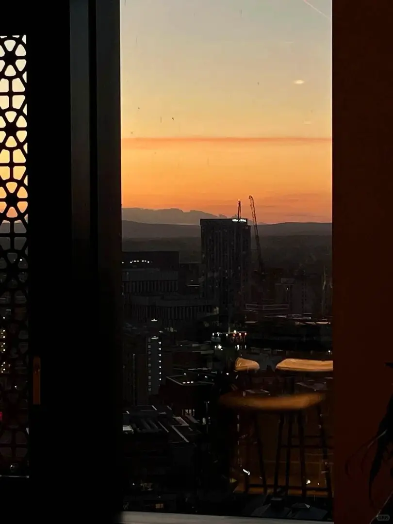 5分鐘到曼大，急出studio，包家具包bill