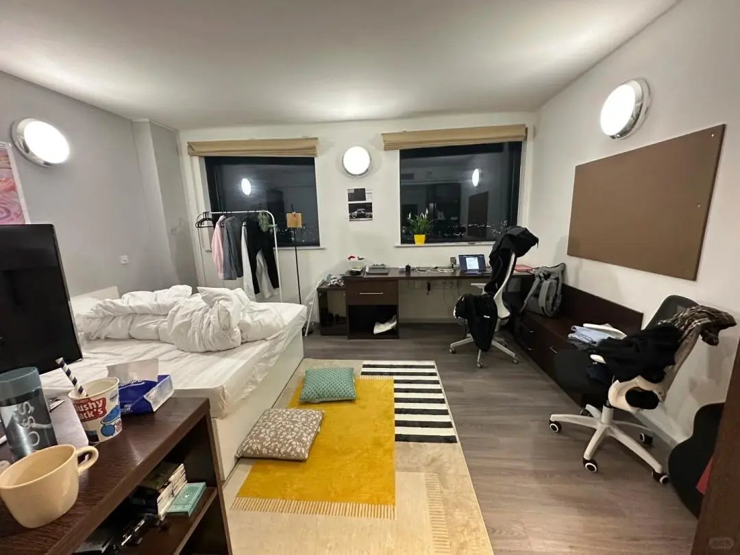 利兹26fall 3b3b找室友