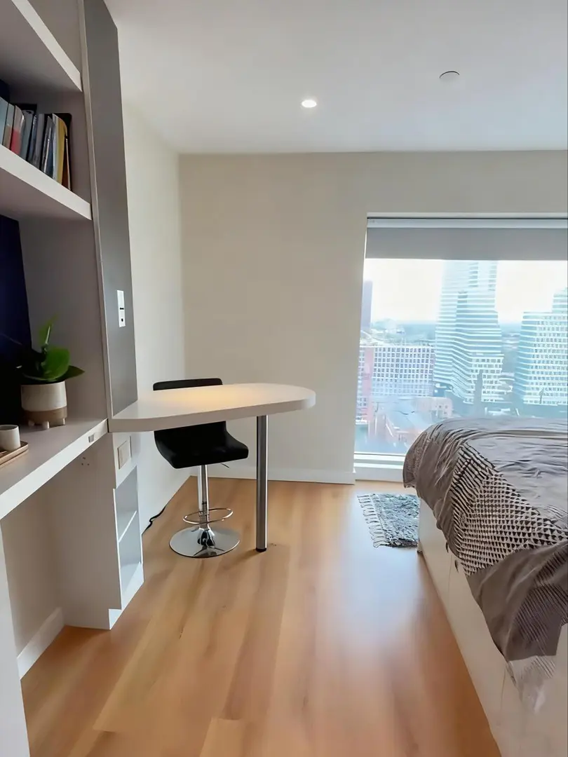 曼大26fall首選走路上學studio帶落地包bill