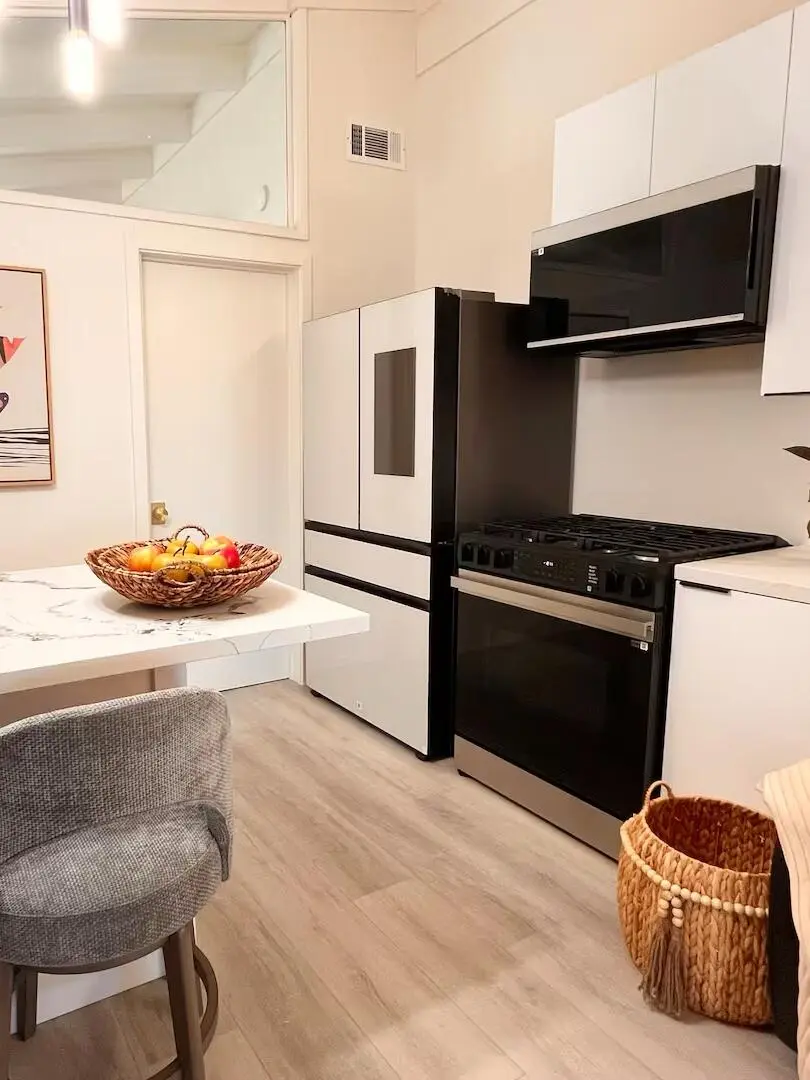 急转 洛杉矶自己住的1b1b着急回国了