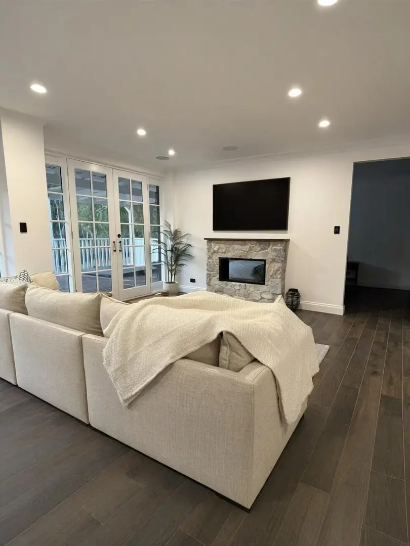 洛杉矶1b1b找下一任租客，落地窗带阳台