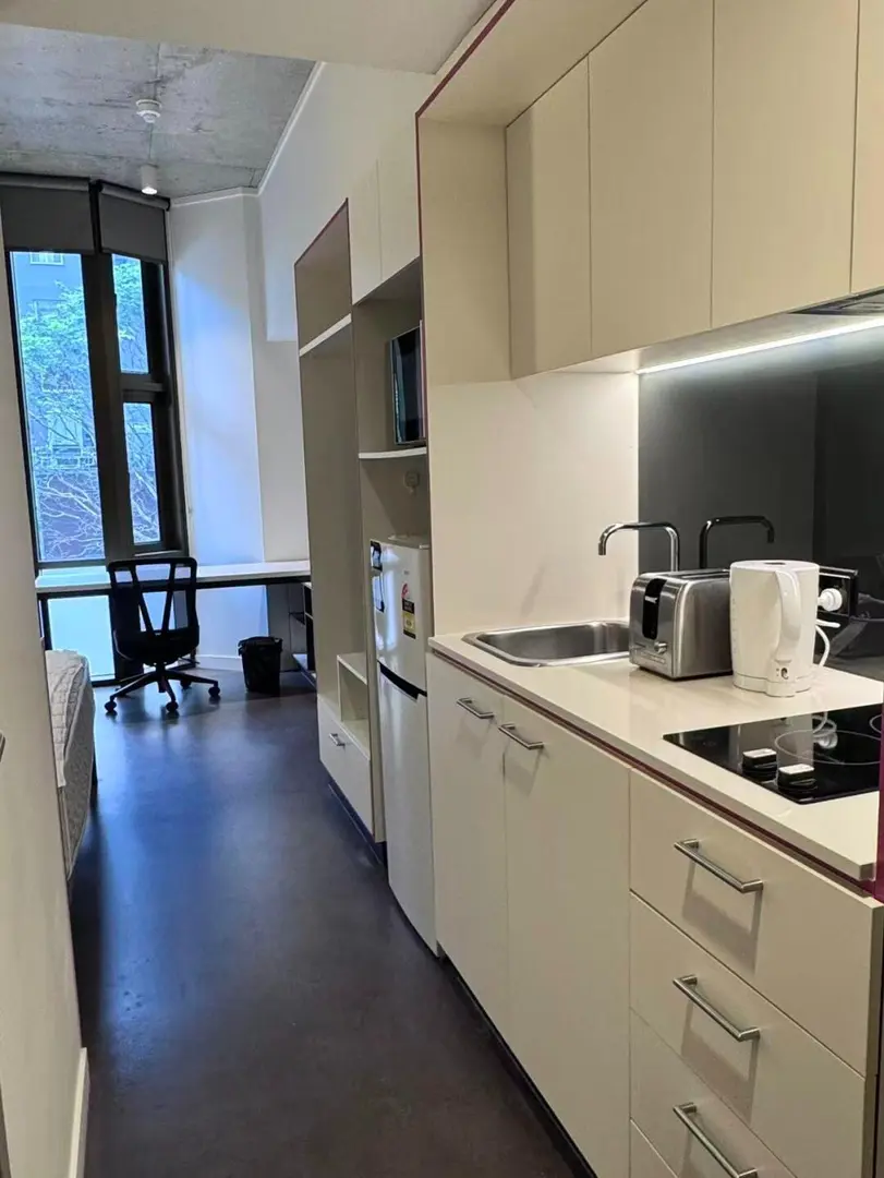 布里斯托➗明年9月 studio  245pw  包bill