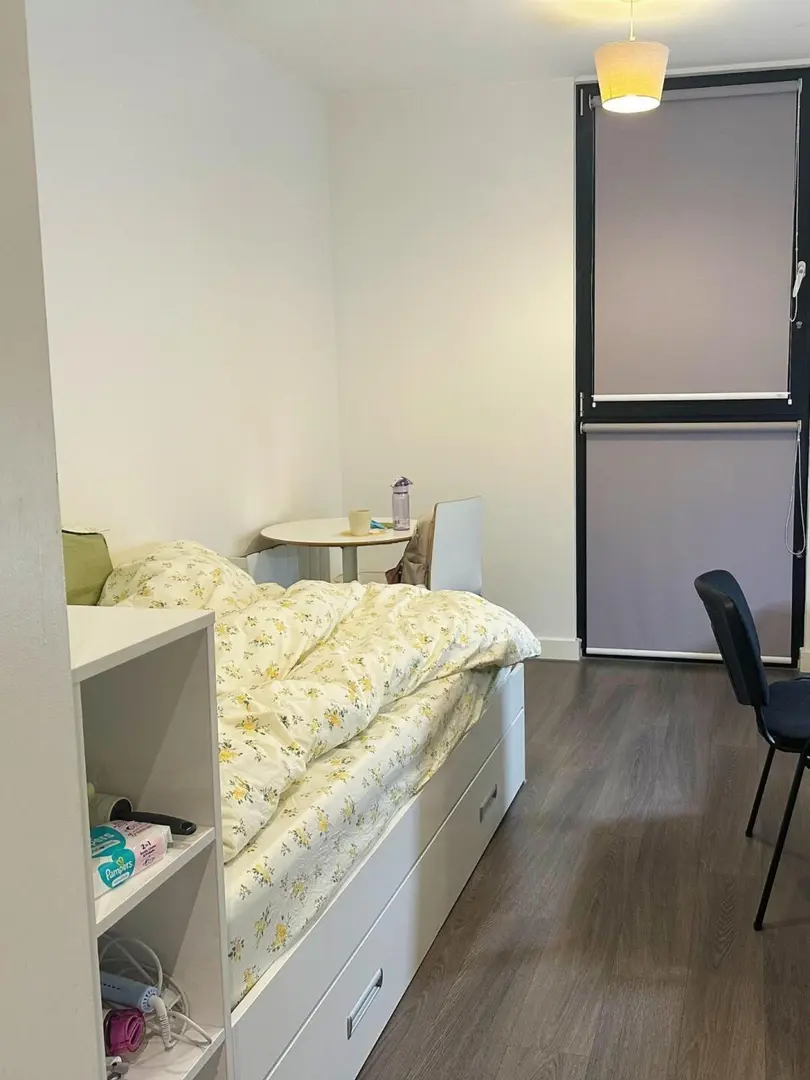 伯明罕19平studio｜雙人床+廚房+落地窗