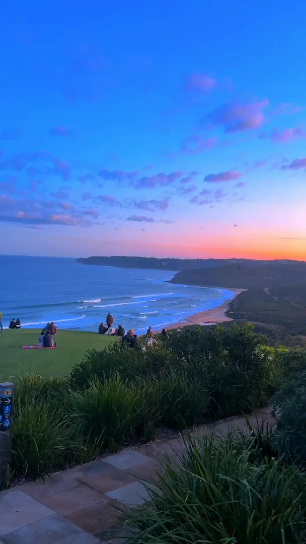 被夕阳照耀的海边🌊