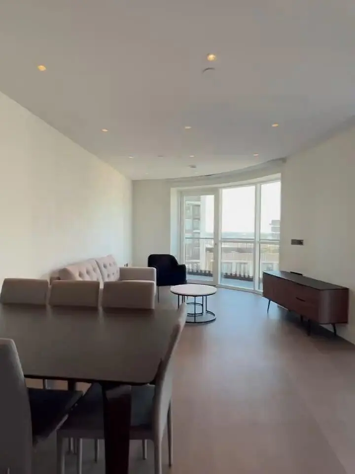 伦敦白城2b2b找下任租客～带家具