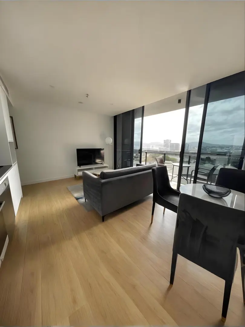 Brisbane帶陽台1b1b，400ppw找租客