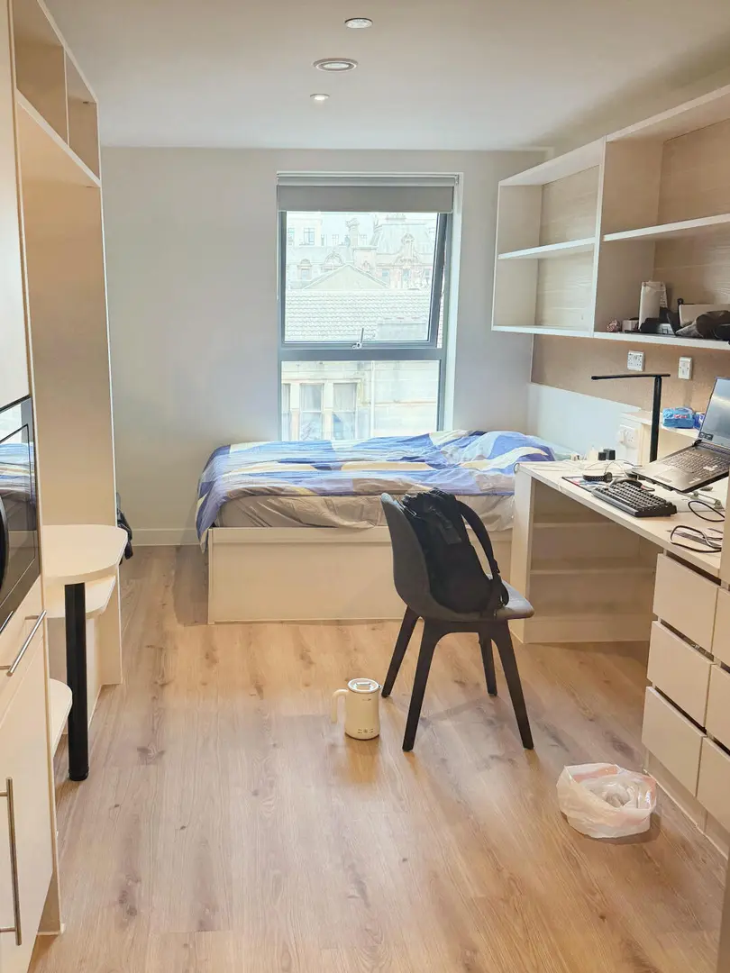 走路到曼大～3xx的16平studio真的愛慘啦