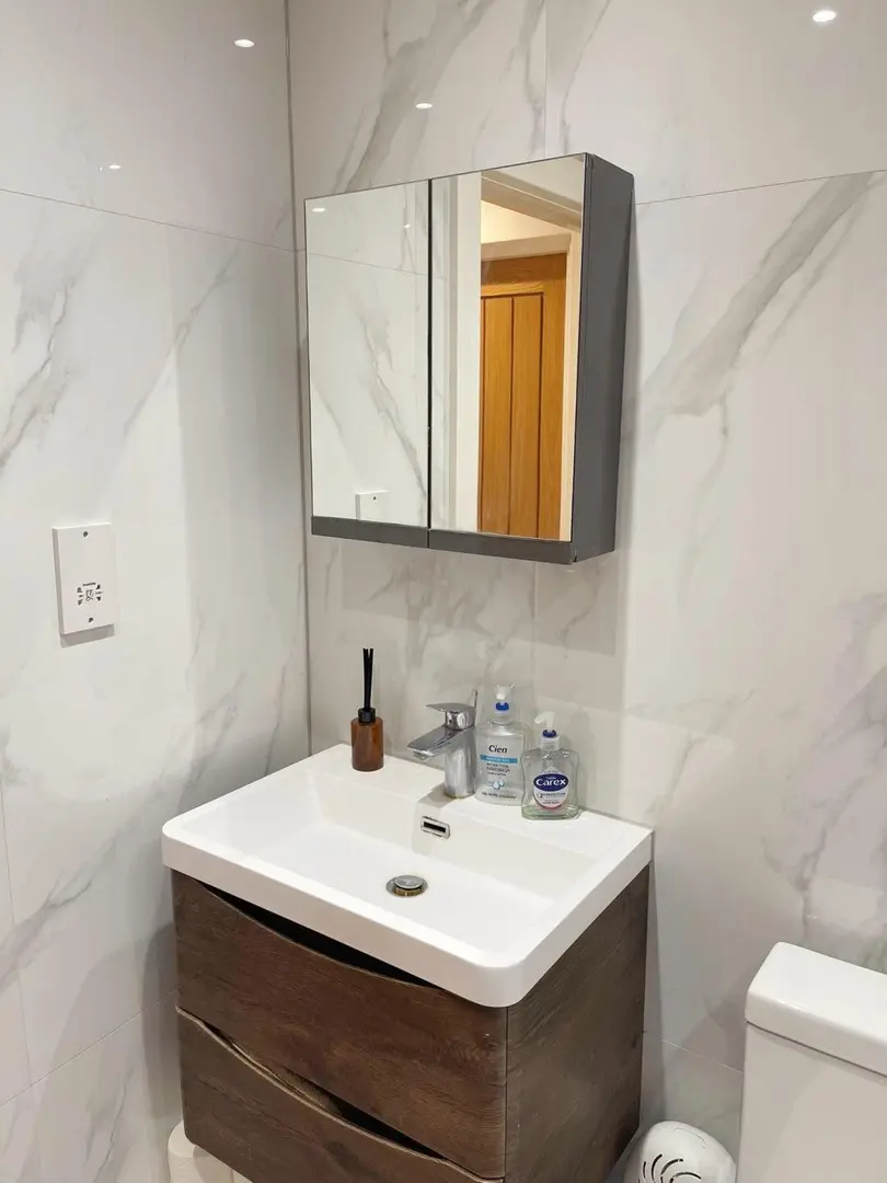 紐卡斯爾 給自己拼個低價室友～帶洗衣機陽台